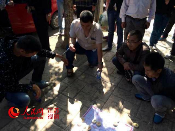 一团伙设象棋残局诈骗 南京小伙输钱后被殴打