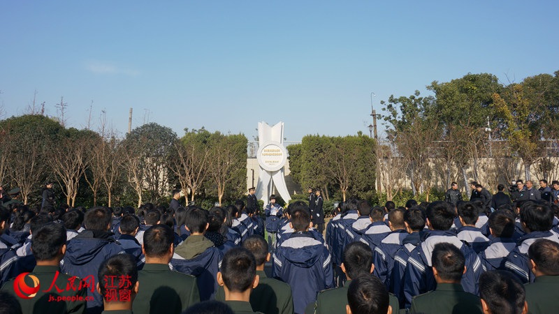 12��13������10�㣬����ҹ���ͬʱ��һ��������ʽ����ɽ��ͷ�Ͼ�����ɱ�����ߴ���ؿ�ʼ��