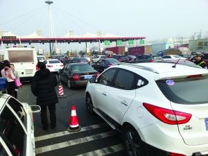 南京交管部门全程监控大客车超员超速疲劳驾驶