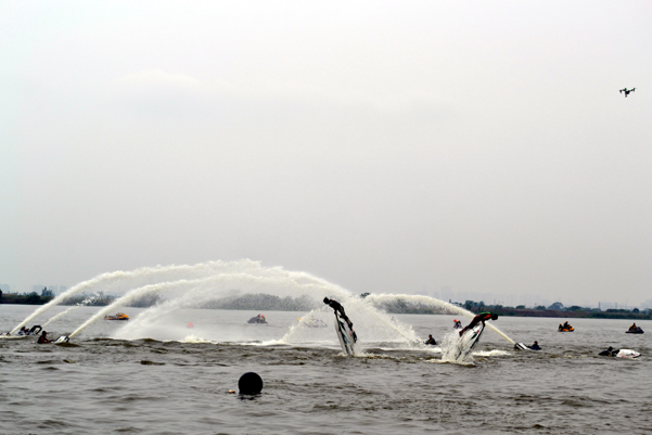 宜兴芳桥目连文化节开幕 摩托艇大赛首下江南