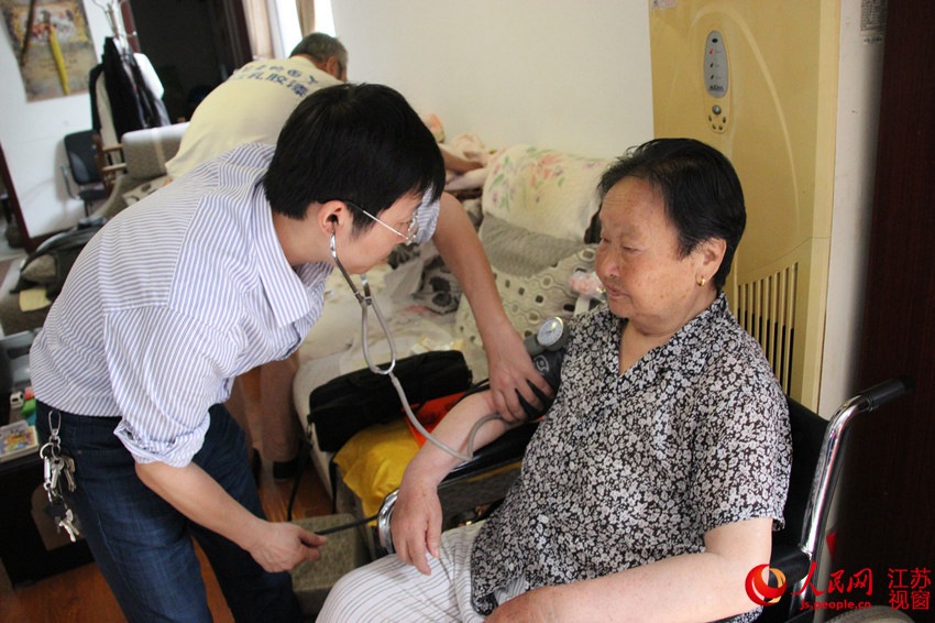 扬州家庭医生何勇:磨破最多的是轮胎(组图)