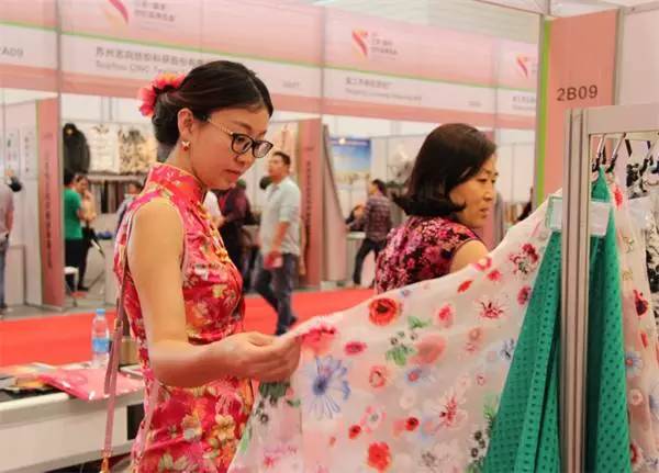 江苏盛泽纺织品博览会落幕 意向交易额超10亿
