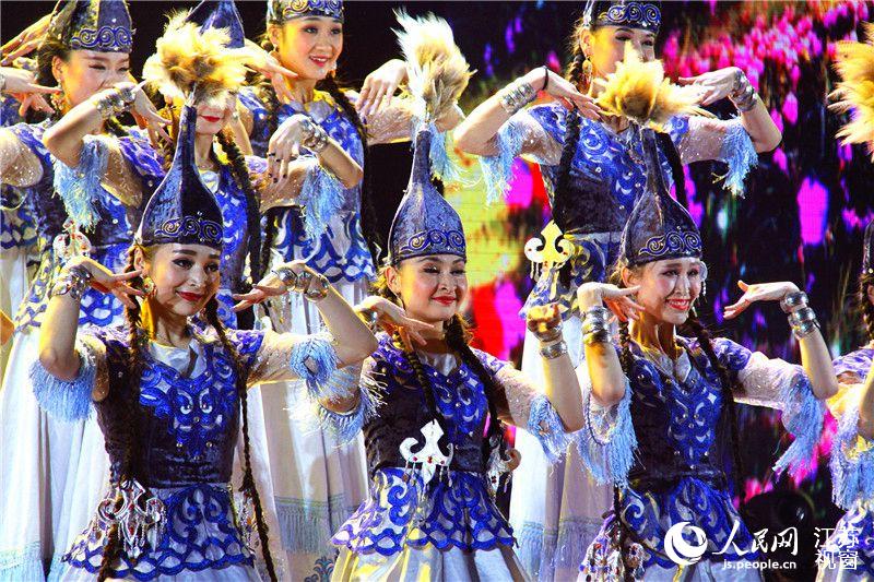 新疆伊犁州文艺团体赴南京公益巡演精彩瞬间