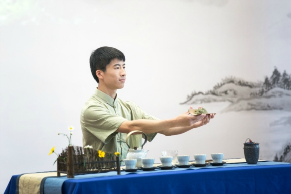 招聘茶艺师_茶艺师收入(3)