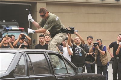 南京为一线民警配备ESP伸缩警棍和ESP防暴