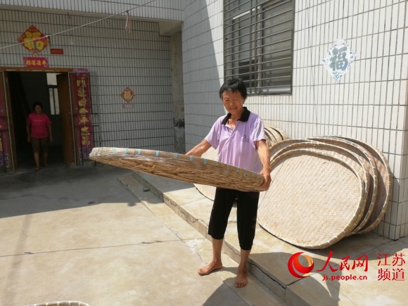 江苏海安升级传统养殖业 两条腿 走稳富民路