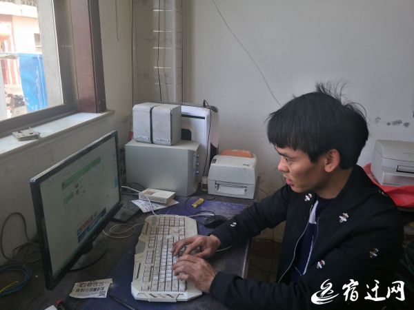 沭阳男子不卖花木卖藕苗 三个月销售额达百万