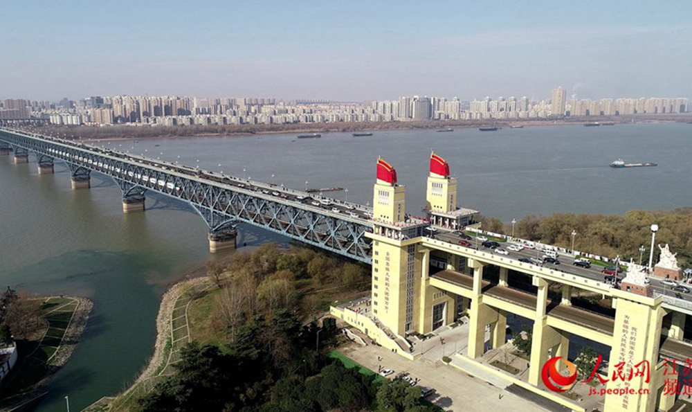 航拍南京长江大桥公路桥整修开通