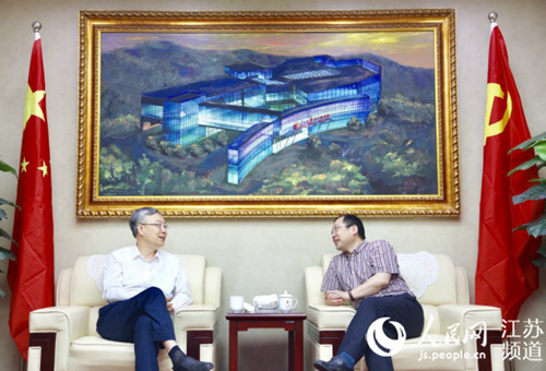 南京大學校長呂建做客人民網江蘇演播廳