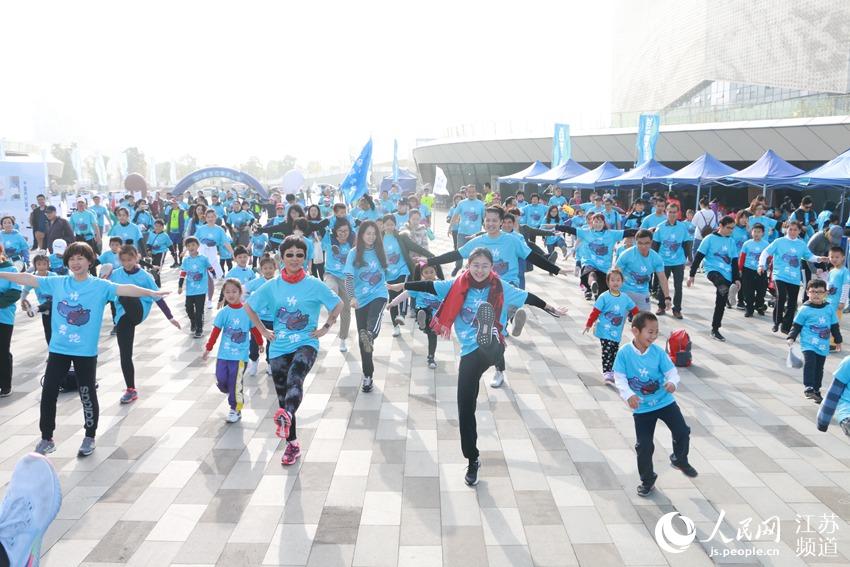 300多名市民为守护江豚奔跑 南京江豚保护协会供图