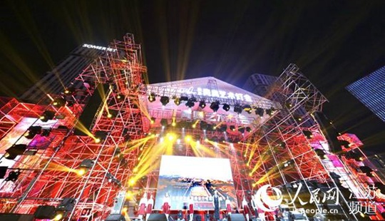 南京青奧藝術燈會開幕：“璀璨建鄴”點亮世界之光
