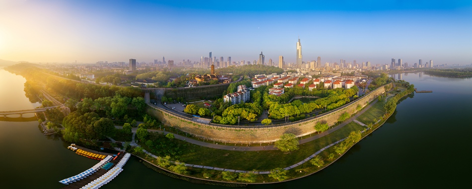 四季不同景色中的南京城牆。  