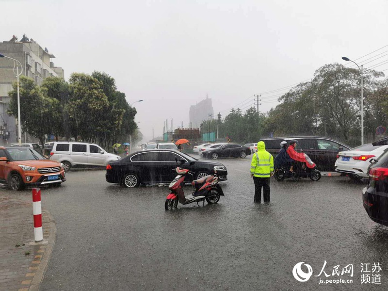 南京發布暴雨黃色預警 城管部門排水防汛保通暢【4】