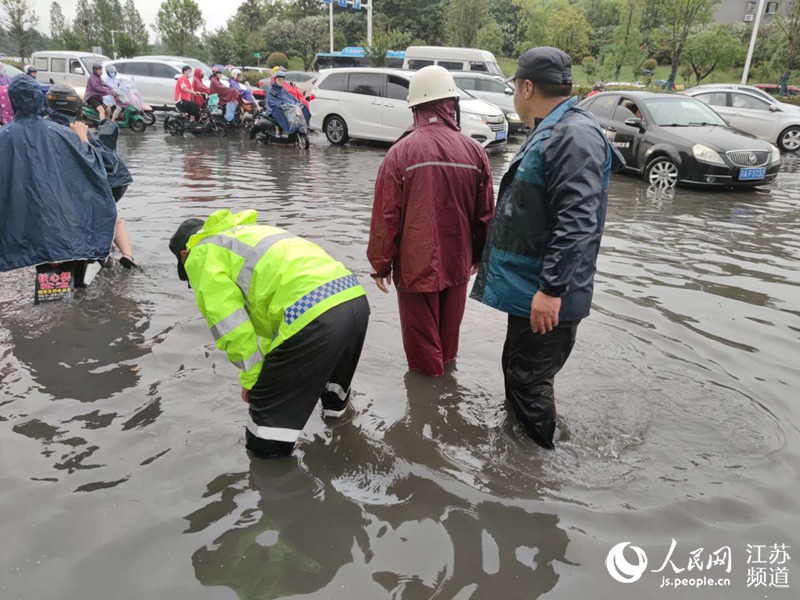南京發布暴雨黃色預警 城管部門排水防汛保通暢【2】