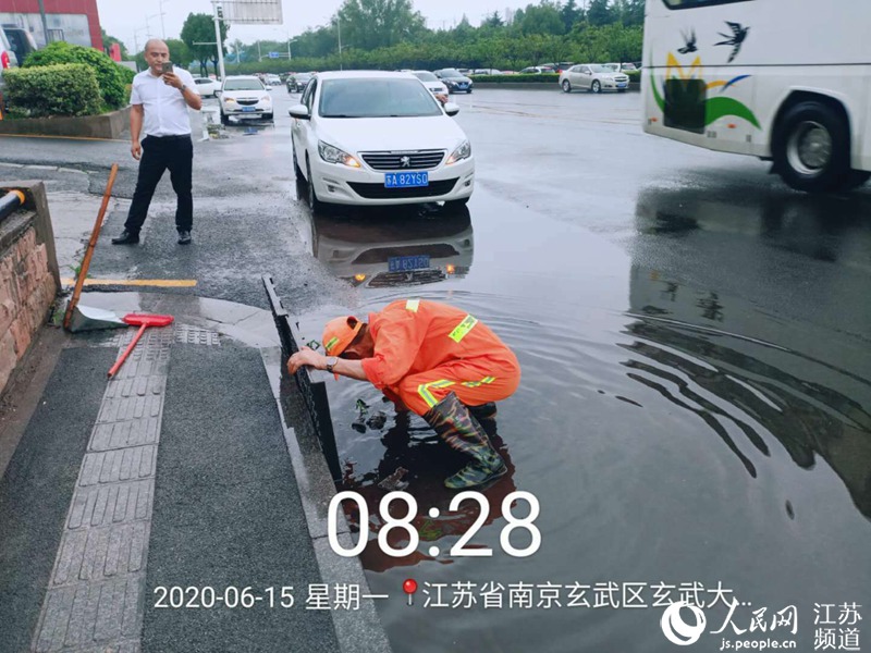 南京發布暴雨黃色預警 城管部門排水防汛保通暢【5】