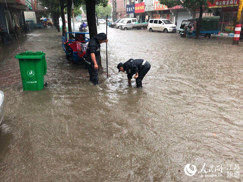 南京發布暴雨黃色預警 城管部門排水防汛保通暢【7】