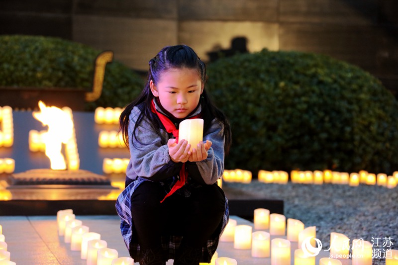 南京連續12年舉行“燭光祭” 告慰逝者祈願和平【3】