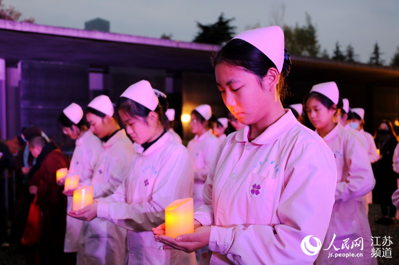南京連續12年舉行“燭光祭” 告慰逝者祈願和平【4】