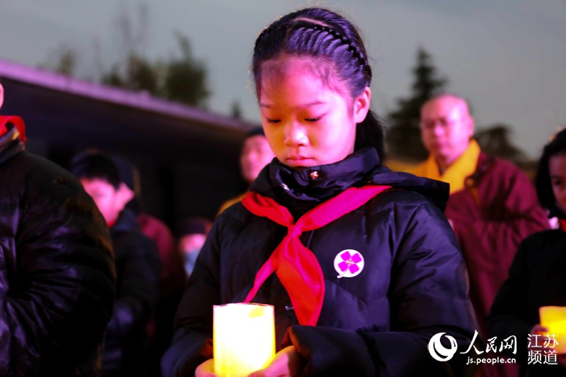 南京連續12年舉行“燭光祭” 告慰逝者祈願和平【5】