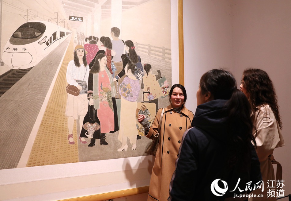 江蘇沭陽縣舉辦女子書畫展，展出38位女性書畫家創作的70余幅書畫作品。 丁華明攝