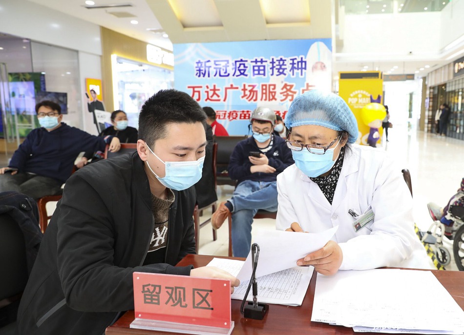 江蘇淮安市在多個公共場所設置新冠病毒疫苗接種點。趙啟瑞攝