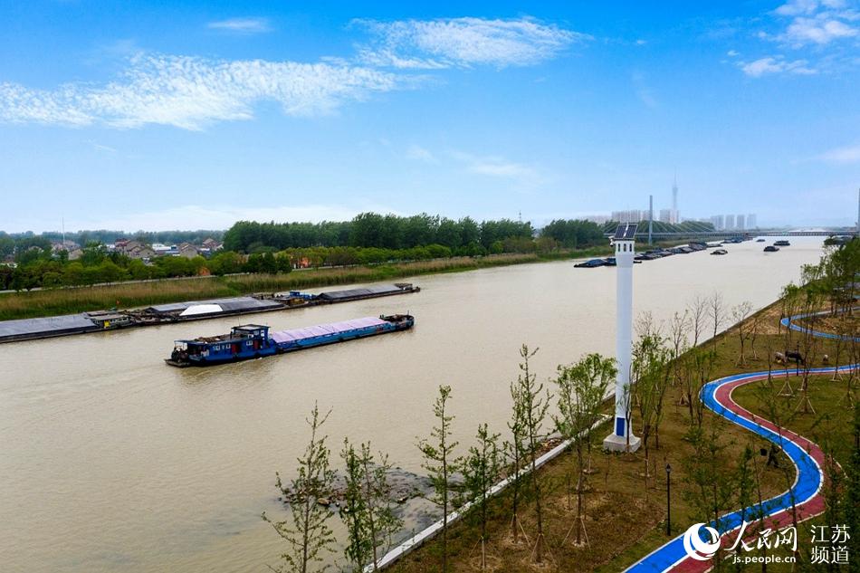 圖為船行京杭運河淮安段。紀星名攝