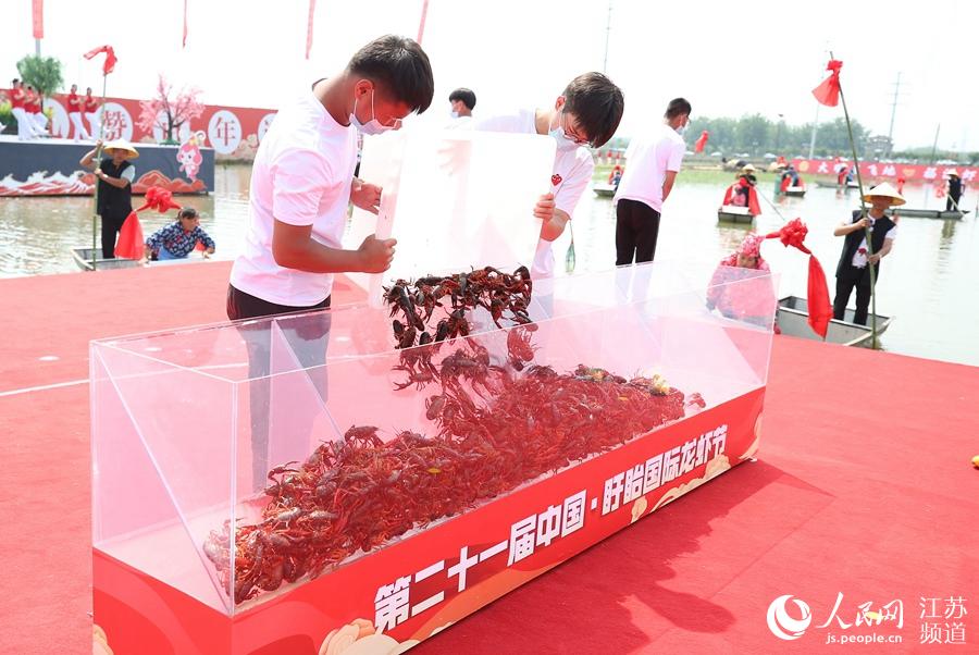 第二十一屆中國·盱眙國際龍蝦節開幕。許昌銀攝