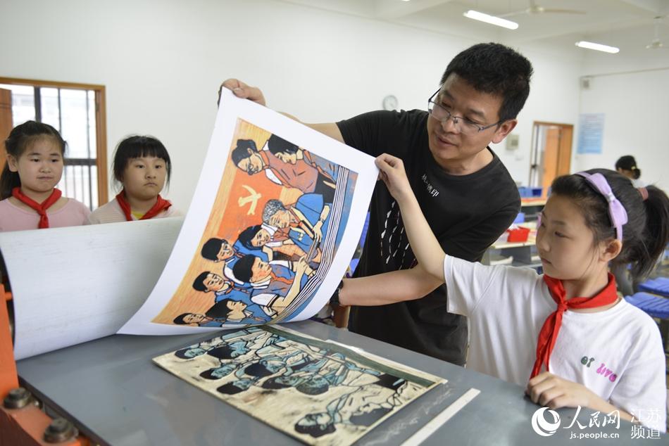 精美的版畫。金俊超攝