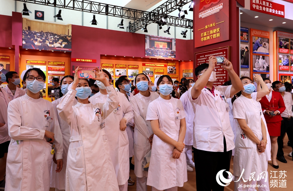 �ڡ�����Ӣ�ۡ�չ����ҽ����Ա��פ�����ա����������� ��������