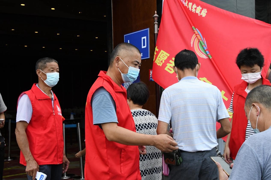 图为第二轮全员核酸检测现场。