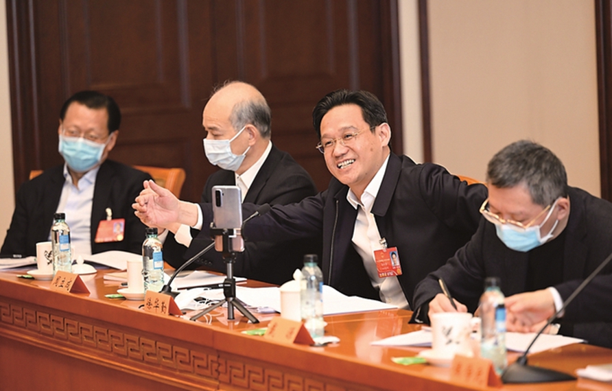 十三屆全國人大五次會議江蘇代表團舉行小組會議