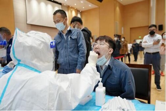 南京卷煙廠組織開展核酸檢測專場，劉旸攝