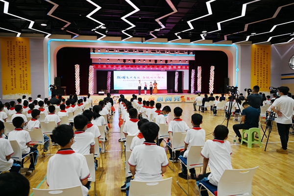 “强国复兴有我·争做时代新人”未成年人十岁成长仪式活动现场。连云港开发区供图