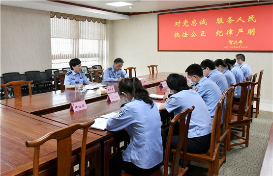 王柳青同志召开会议研究队伍管理中心运行机制