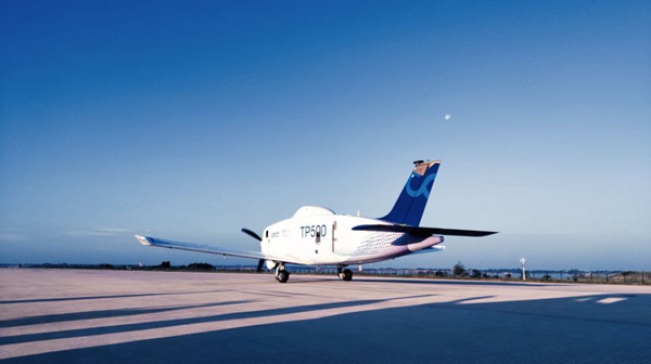 國內首款正向設計貨運無人機TP500首飛成功