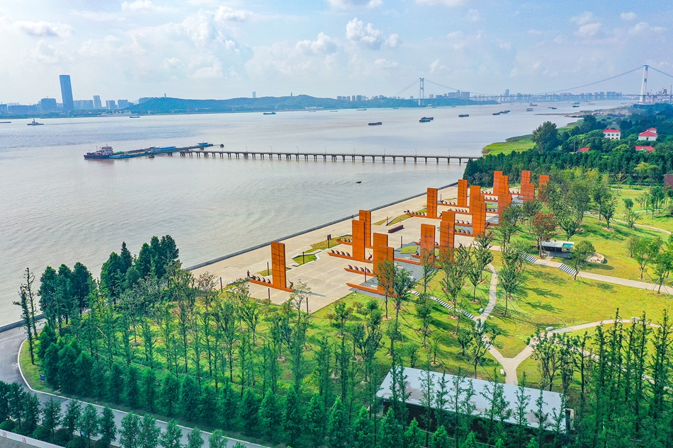 臨江而建的東線第一帆渡江戰役紀念公園。盛義攝