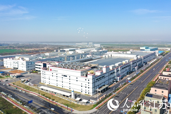 位于江宁滨江开发区的LG新能源锂离子电池工厂。单维亮摄