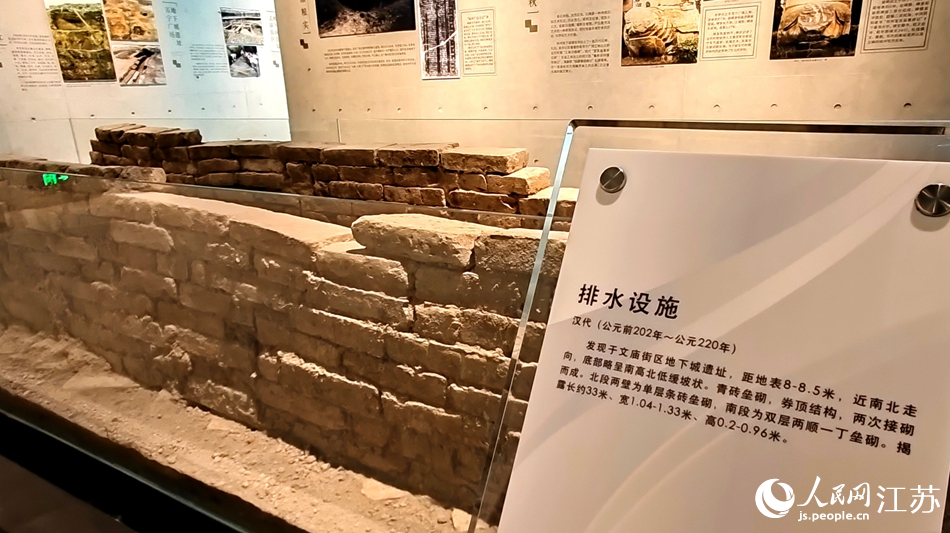 徐州城下城遗址博物馆展出的部分出土文物。人民网 闫峰摄