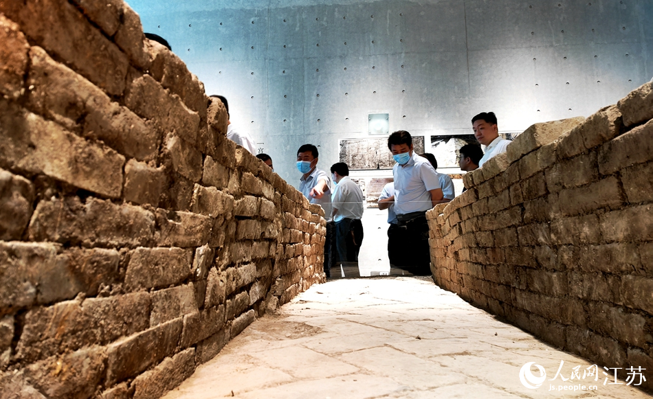 徐州城下城遗址博物馆展出的部分出土砖墙遗址。人民网 闫峰摄