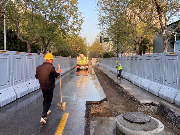主城区污水管网修复改造。南京市水务局供图