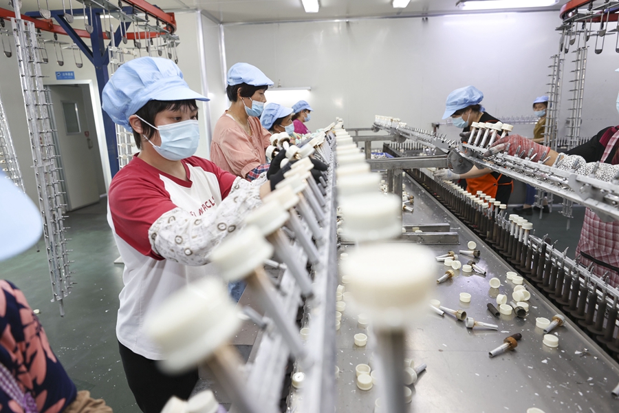 赣榆区一家瓶盖加工企业的生产场景。赣榆区委宣传部供图