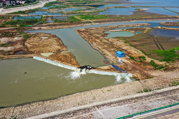固城湖碧水桥河口补水现场。南京水务局供图