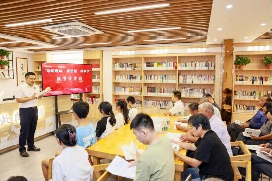 江阴-靖江工业园区办事处八圩村开展“靖听理响·新思想 我来学”读书分享会。盛义摄