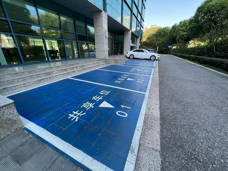 图为位于南京市城管局内的共享停车位。马千里摄
