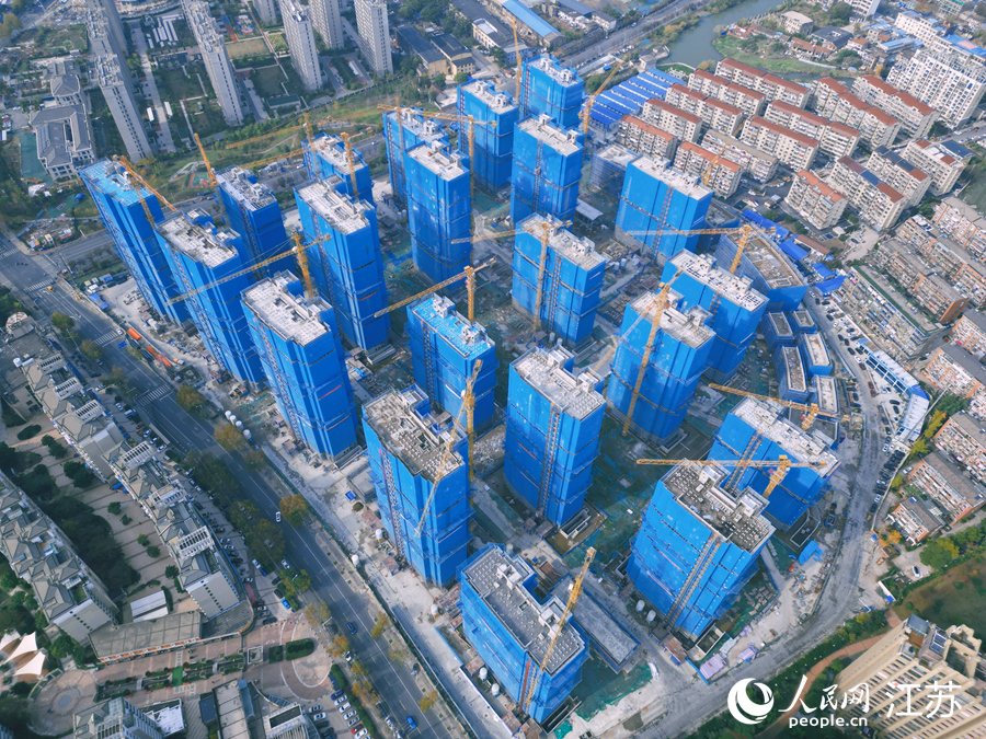 江苏南通首个城市更新回迁安置项目封顶。人民网记者 王继亮摄
