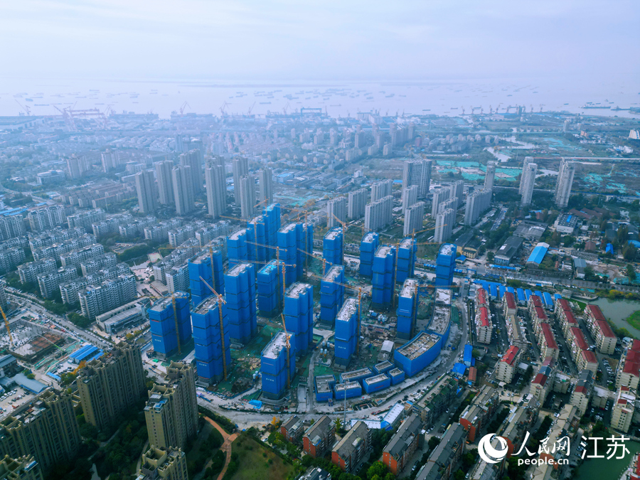 江苏南通首个城市更新回迁安置项目封顶。人民网记者 王继亮摄