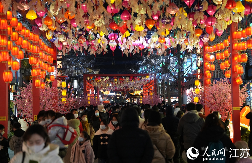 第37屆中國·秦淮燈會啟幕。人民網 冷金明攝