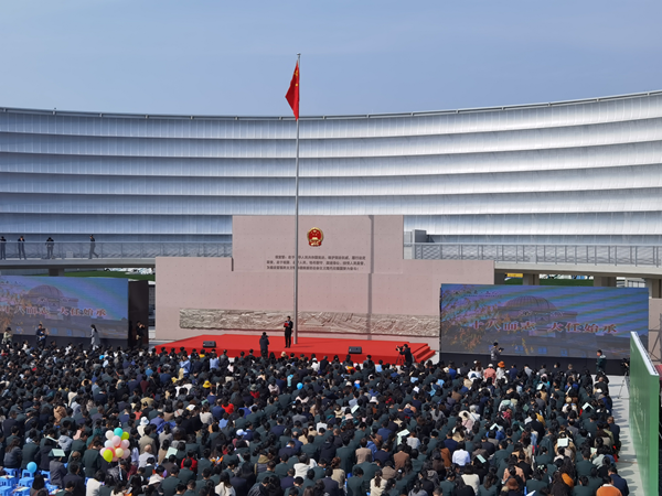 南师附中举行成人礼活动现场。南京宪法公园供图