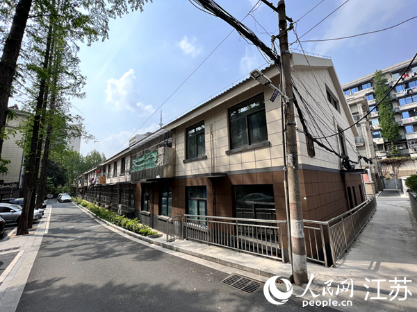 翻建后的南京虎踞北路4号05栋居民楼。人民网 马晓波摄
