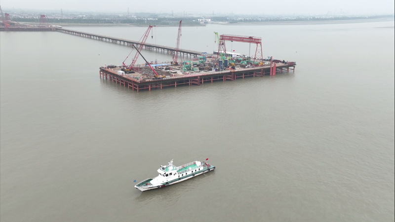 张靖皋长江大桥关键控制性工程——南航道桥南主塔桩基施工完成。张家港海事局供图